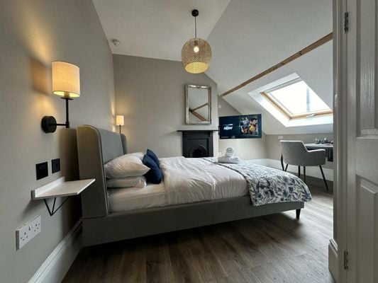 Number One Hundred Bed And Breakfast