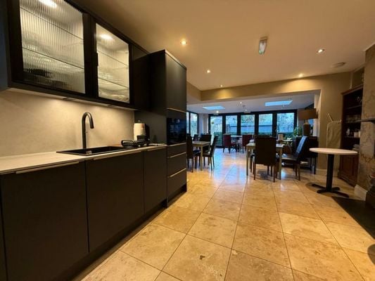 Number One Hundred Bed And Breakfast