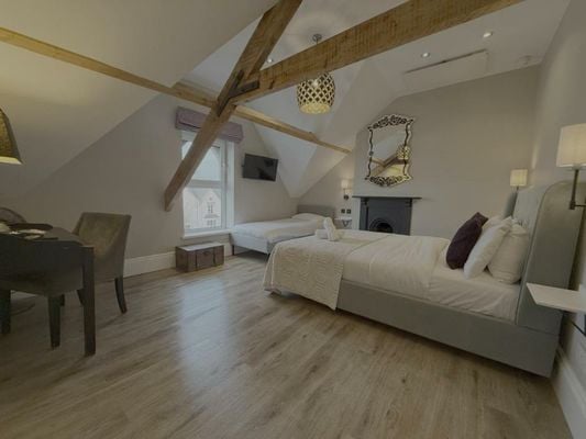 Number One Hundred Bed And Breakfast