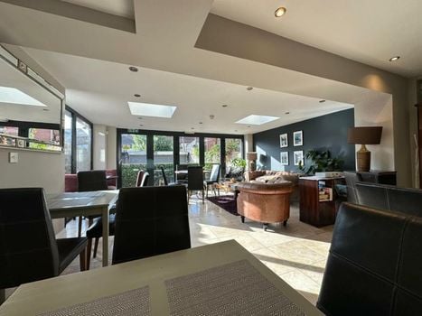 Number One Hundred Bed And Breakfast