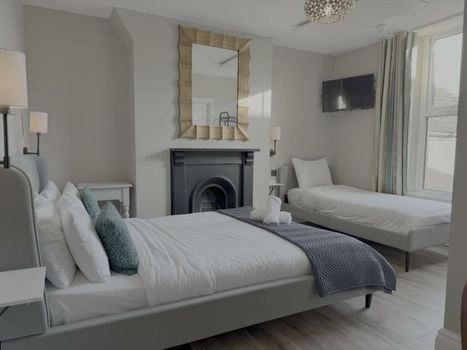 Number One Hundred Bed And Breakfast