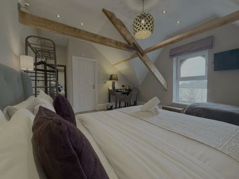 Number One Hundred Bed And Breakfast