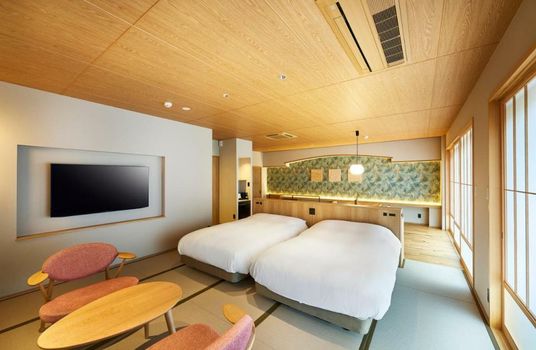 Ryokan Asukasou at the entrancne of Nara park