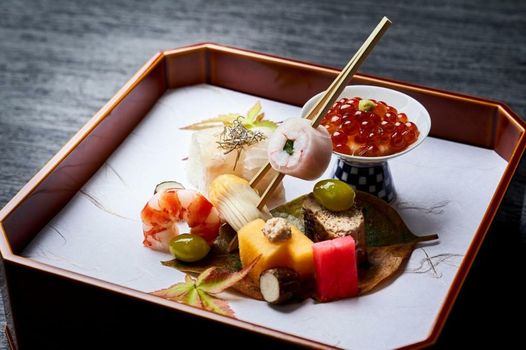 Ryokan Asukasou at the entrancne of Nara park