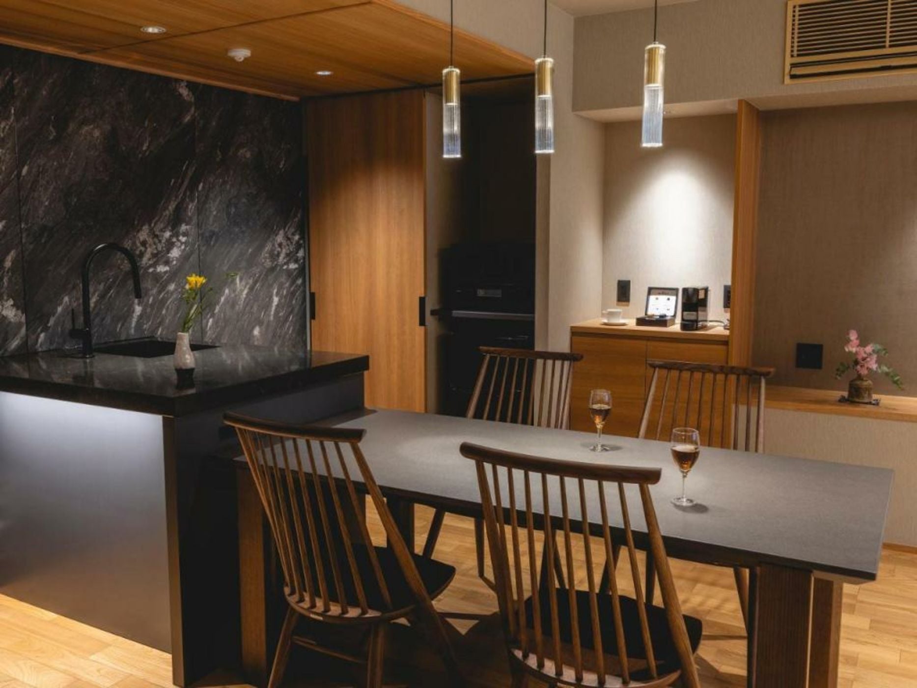 Ryokan Asukasou at the entrancne of Nara park