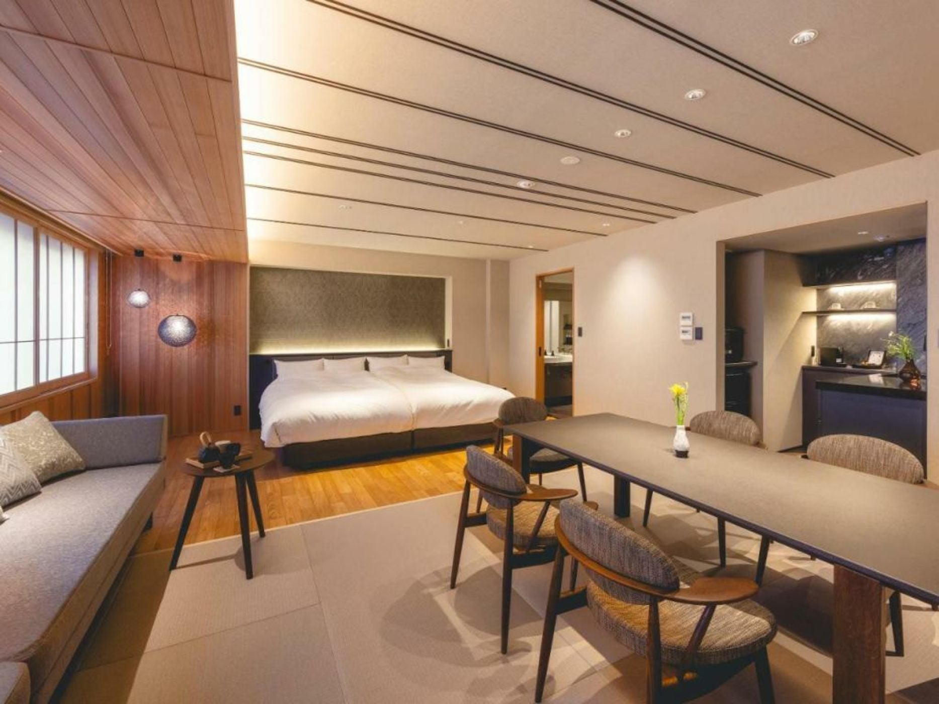 Ryokan Asukasou at the entrancne of Nara park