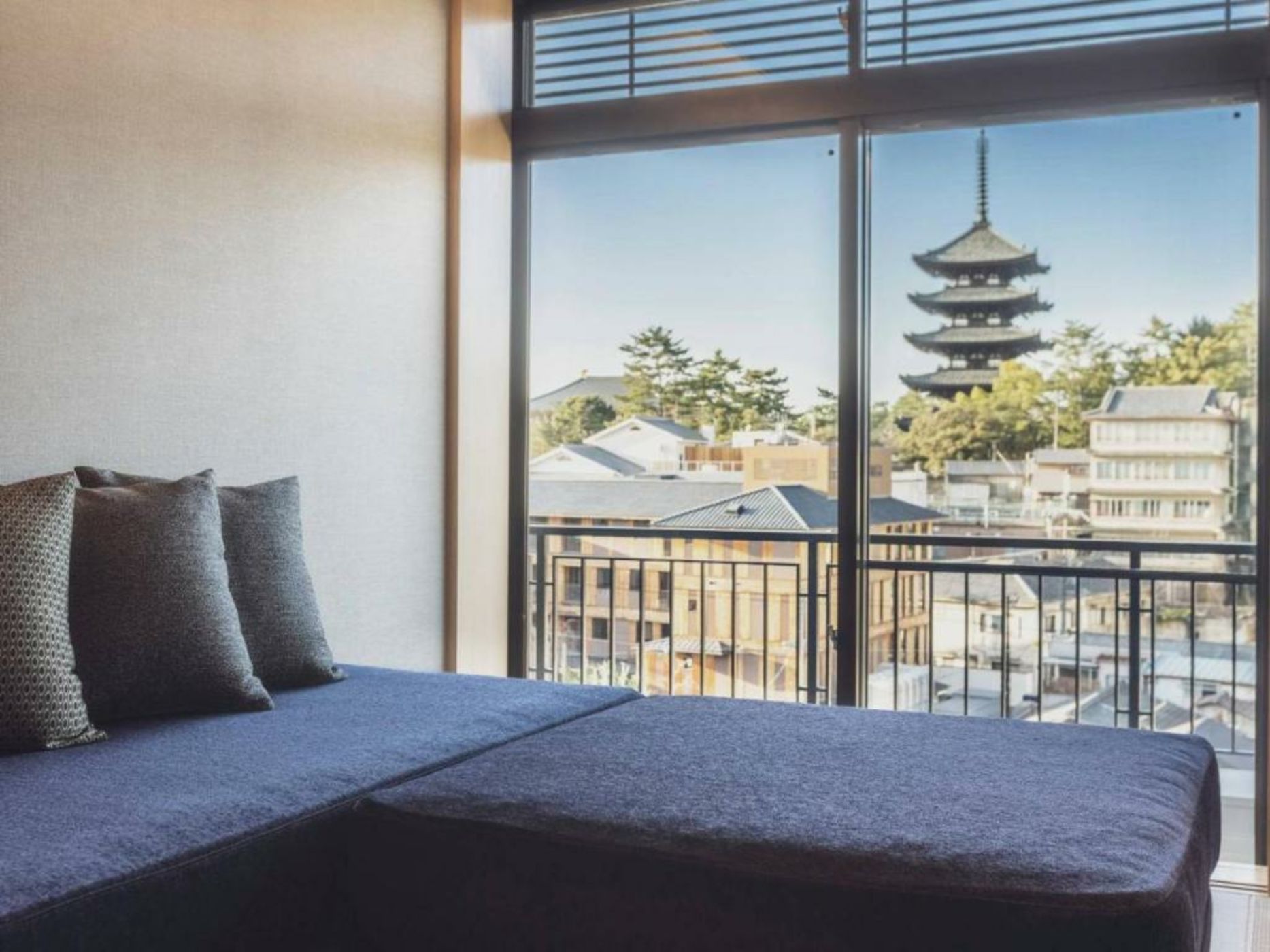 Ryokan Asukasou at the entrancne of Nara park