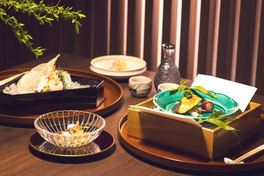 Ryokan Asukasou at the entrancne of Nara park