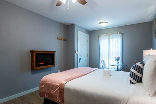 Inn at Haystack Rock