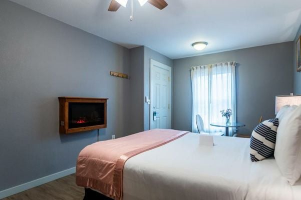 Inn at Haystack Rock