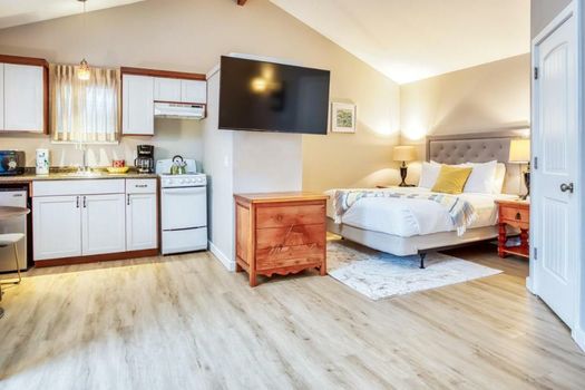 Inn at Haystack Rock