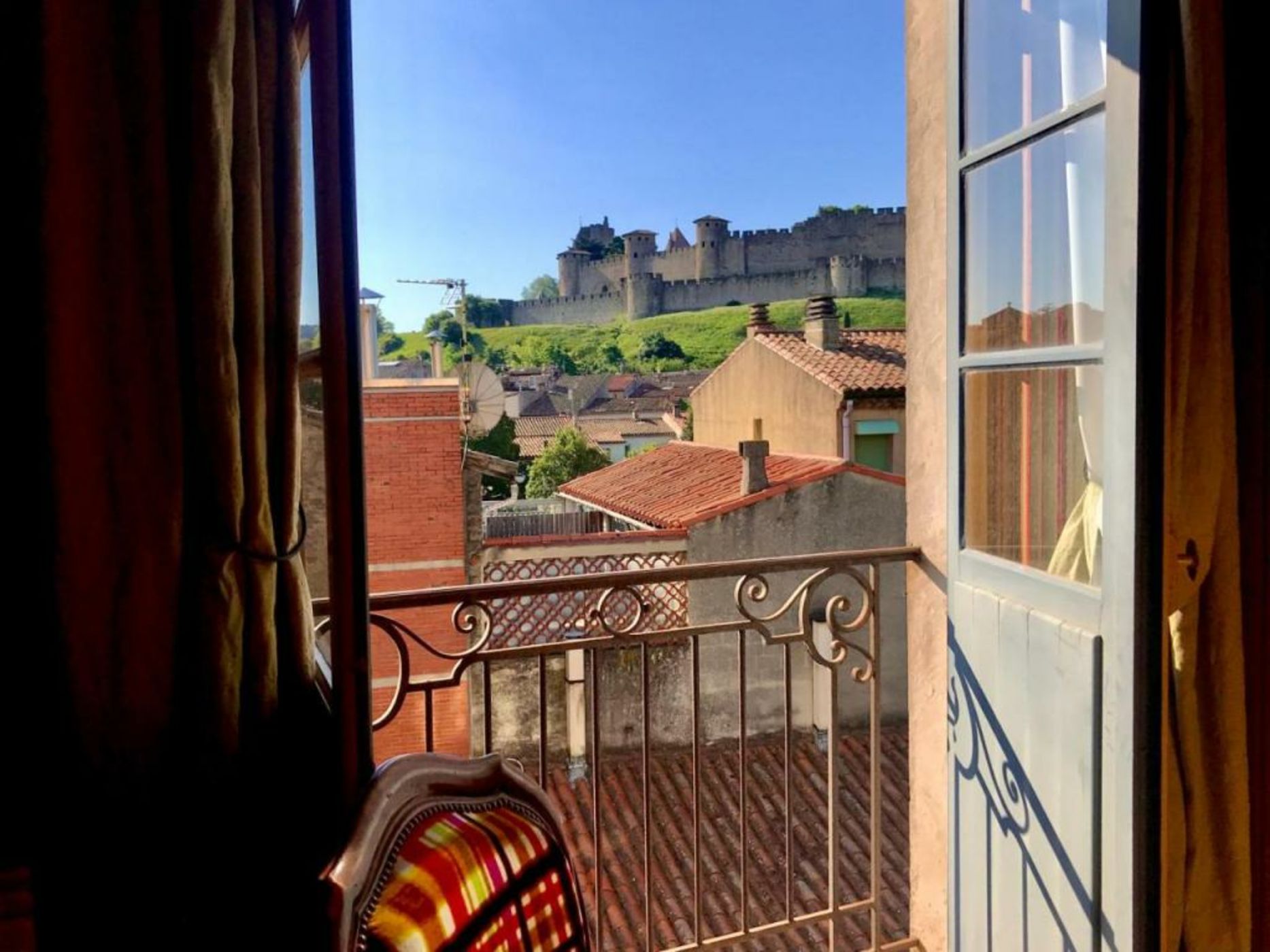 Demeure Saint Louis Historic manor, City 700m, free parking,A C,Clim,WIFI, city view, Garden