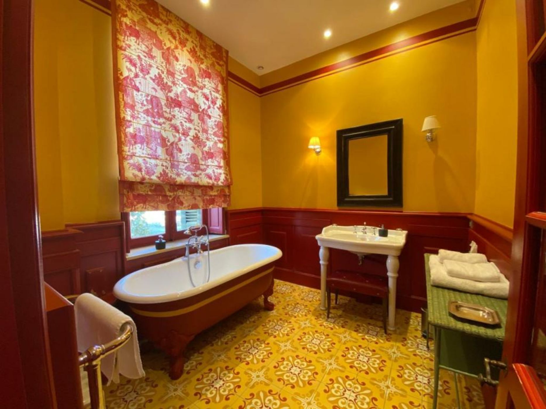 Demeure Saint Louis Historic manor, City 700m, free parking,A C,Clim,WIFI, city view, Garden