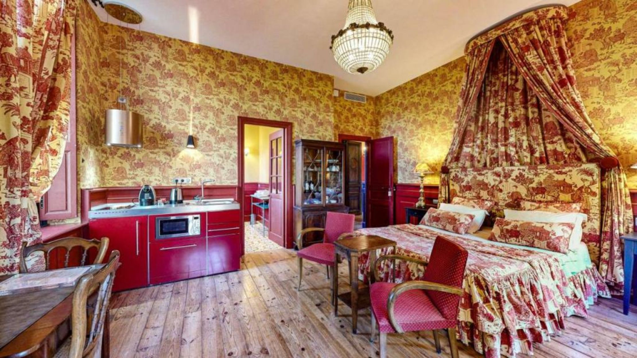 Demeure Saint Louis Historic manor, City 700m, free parking,A C,Clim,WIFI, city view, Garden