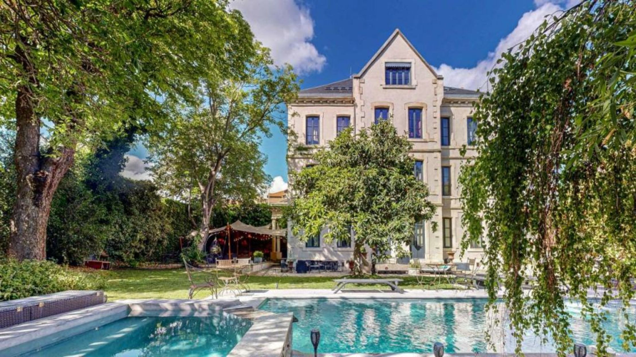 Demeure Saint Louis Historic manor, City 700m, free parking,A C,Clim,WIFI, city view, Garden