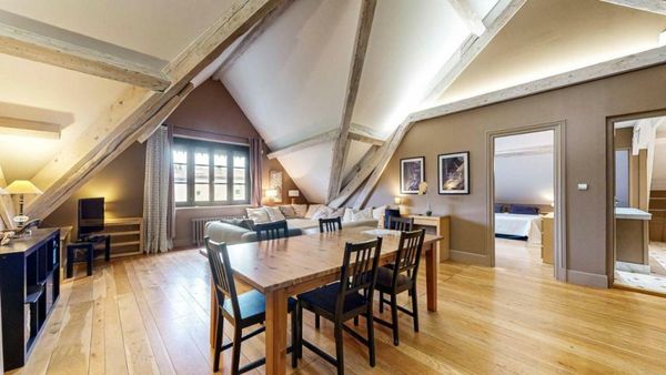 Demeure Saint Louis Historic manor, City 700m, free parking,A C,Clim,WIFI, city view, Garden