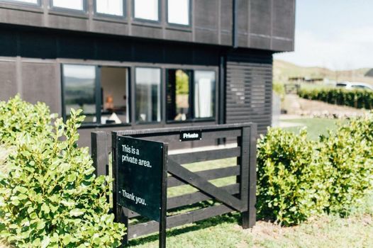 Black Estate B & B