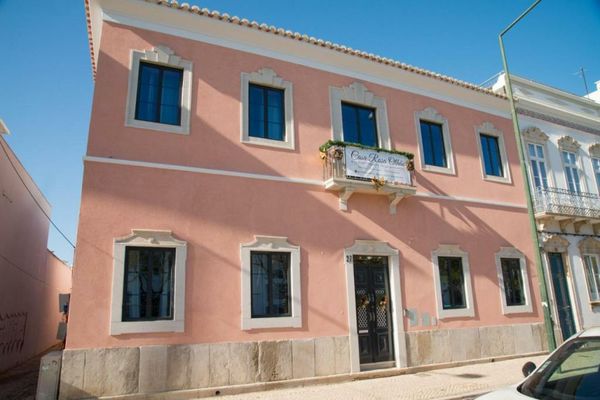 Casa Rosa Villa with Pool in Olhao Centre