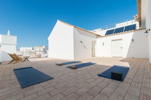 Casa Rosa Villa with Pool in Olhao Centre