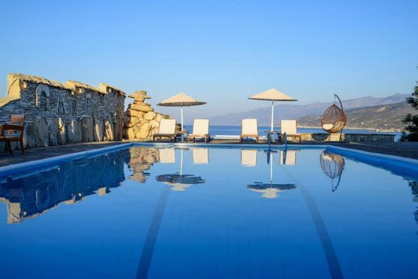 Cavos Bay Hotel & Studios
