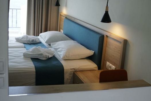 Cavos Bay Hotel & Studios