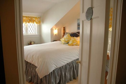 Leaside Manor