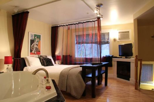 Leaside Manor