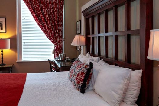 The Marshall House, Historic Inns of Savannah Collection