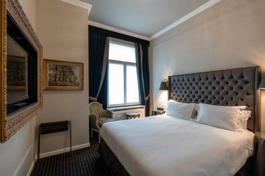 Hotel Manos Premier