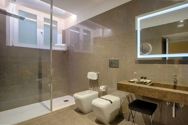 Caruso Place Luxury Rooms & Suites