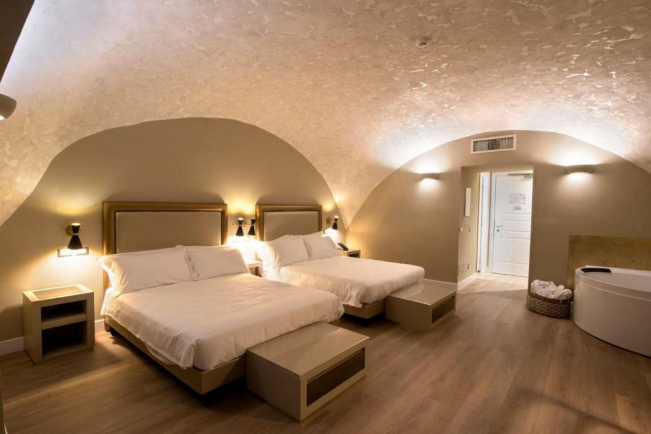 Caruso Place Luxury Rooms & Suites