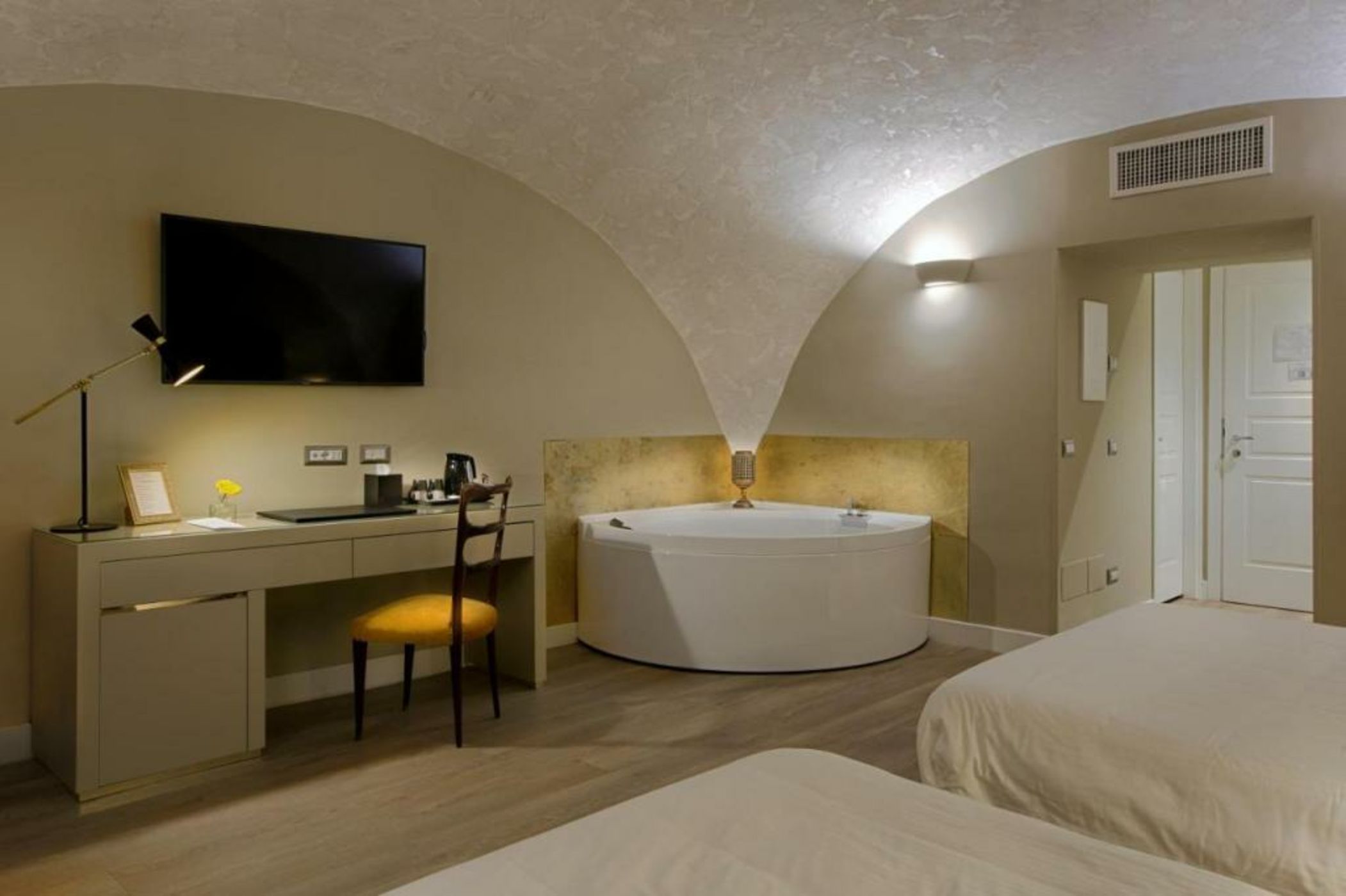 Caruso Place Luxury Rooms & Suites