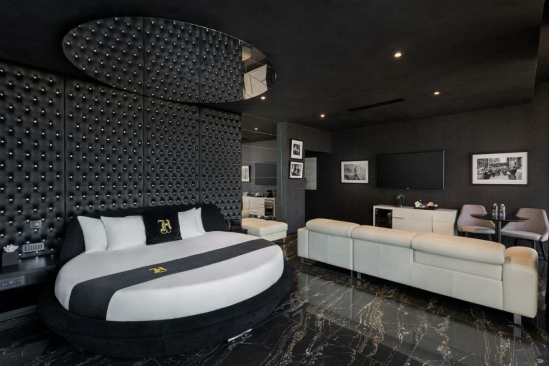 Hugo's Boutique Hotel - Adults Only