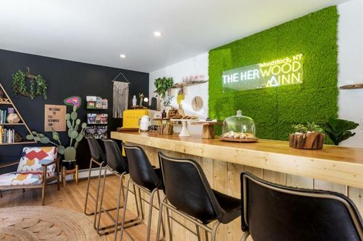 The Herwood Inn