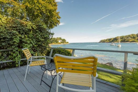 Dockside Guest Quarters