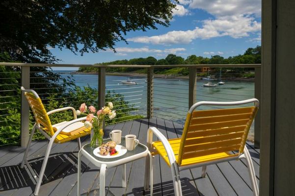 Dockside Guest Quarters