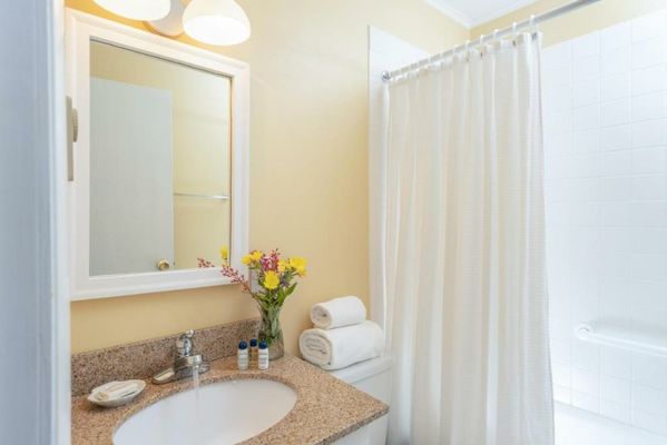 Dockside Guest Quarters