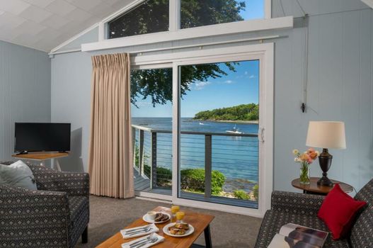 Dockside Guest Quarters