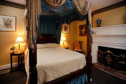 Monmouth Historic Inn