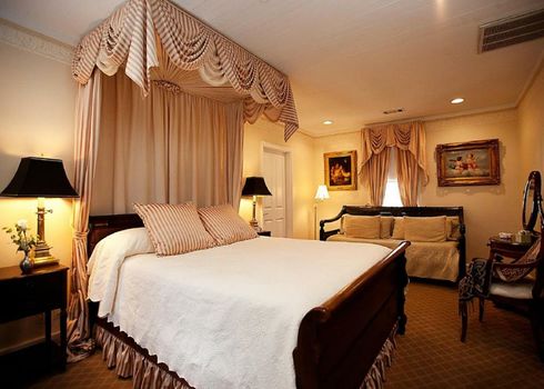 Monmouth Historic Inn