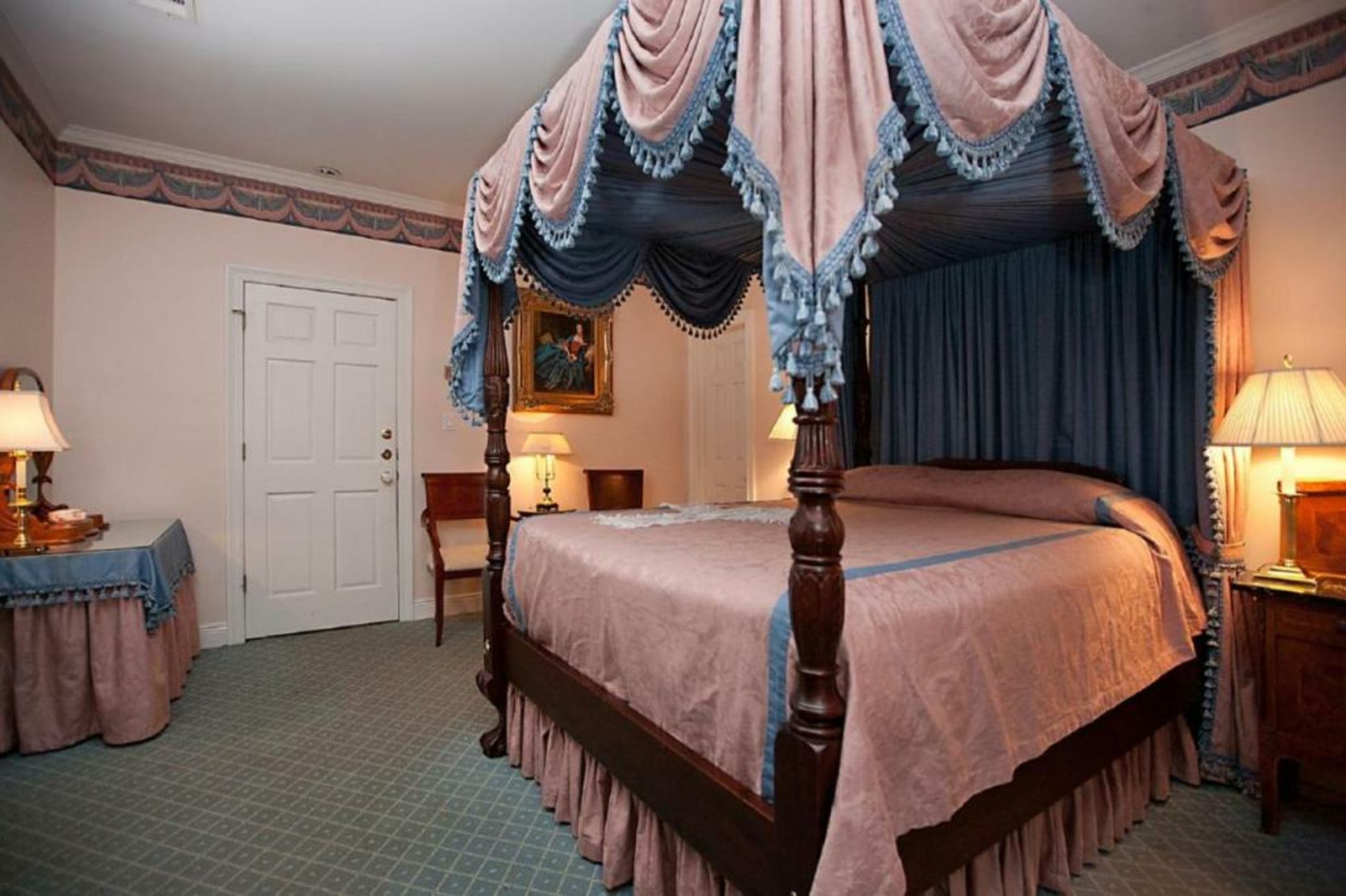 Monmouth Historic Inn