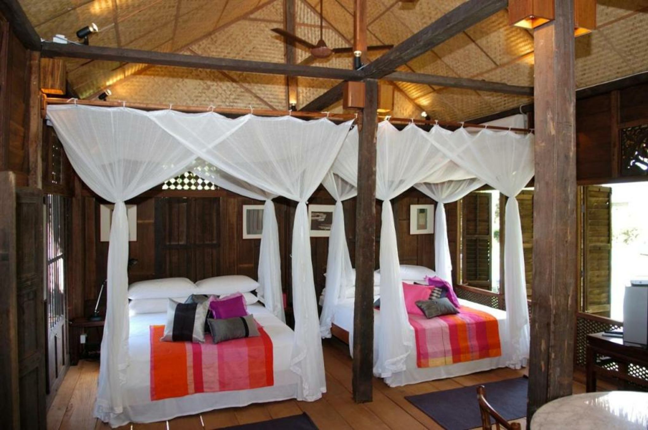 Bon Ton Antique Wooden Villas
