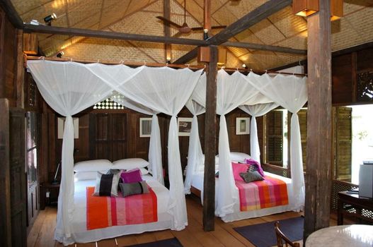 Bon Ton Antique Wooden Villas