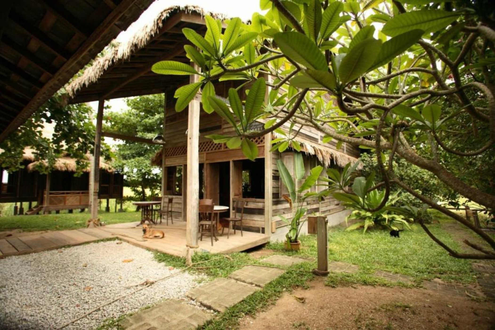 Bon Ton Antique Wooden Villas