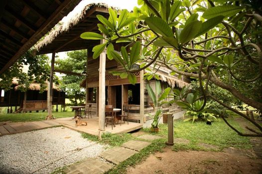 Bon Ton Antique Wooden Villas