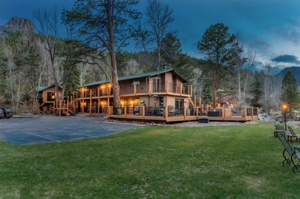 4 Seasons Inn on Fall River