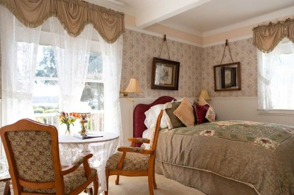Headlands Inn Bed and Breakfast