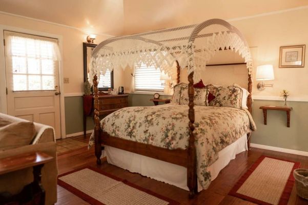 Headlands Inn Bed and Breakfast