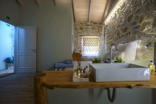 Paxos Fairytales Lovenest 1