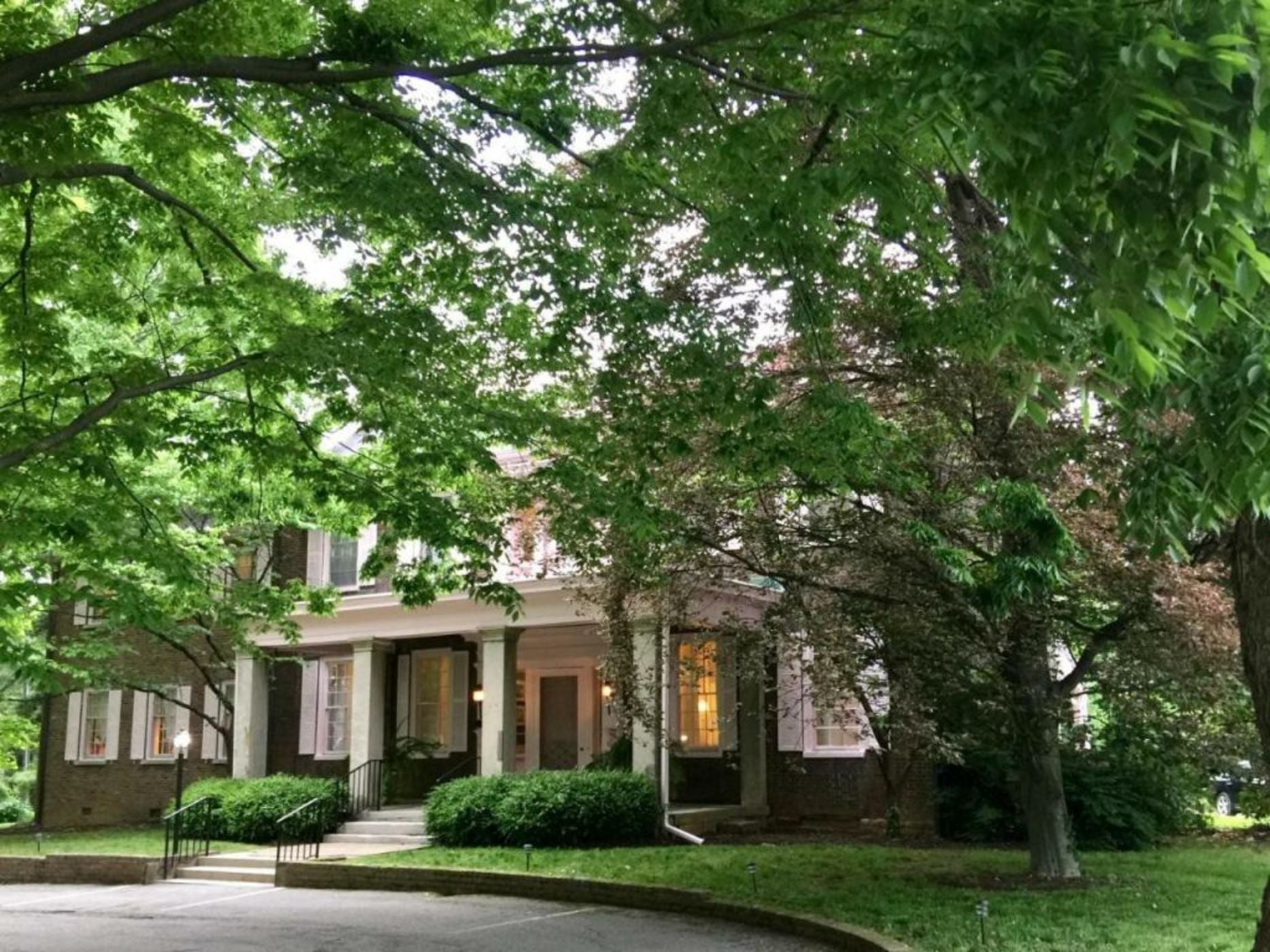 Charred Oaks Inn